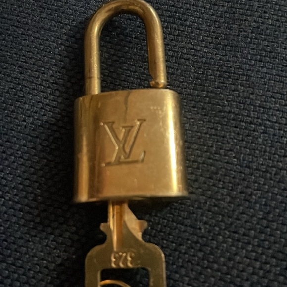 LV padlock - Picture 2 of 2